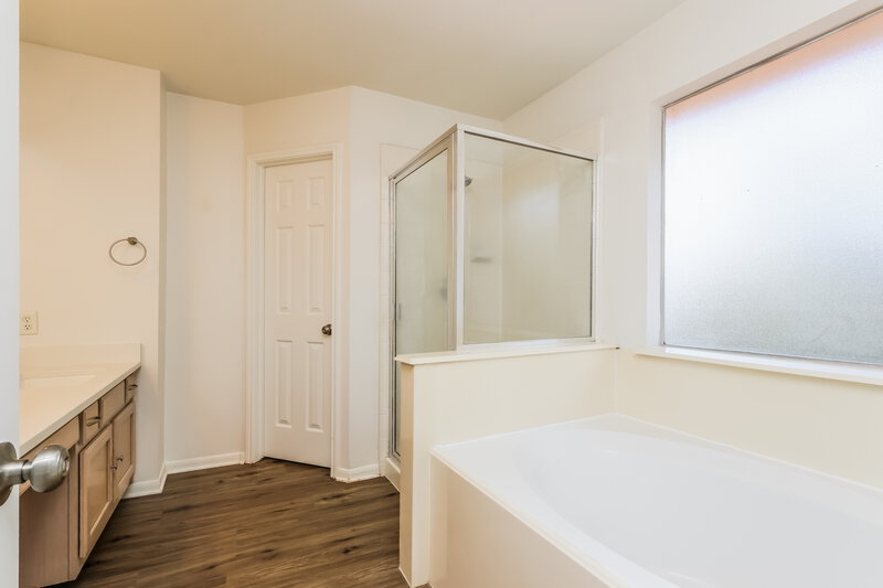 1,985/Mo, 10410 Enchanted Montgomery, TX 77356 Main Bathroom View