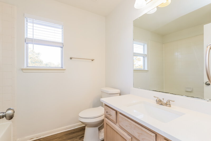 1,985/Mo, 10410 Enchanted Montgomery, TX 77356 Bathroom View