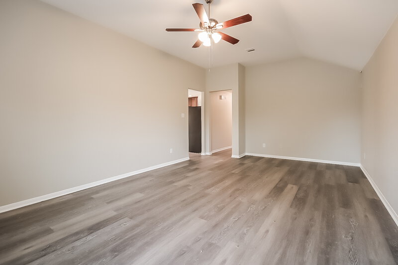 1,905/Mo, 5226 El Tigre Ln Baytown, TX 77521 Living Room View 2