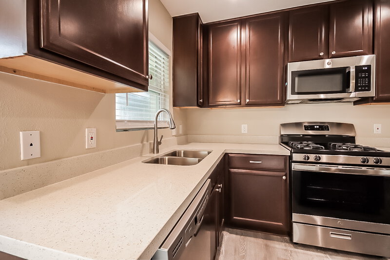 1,905/Mo, 5226 El Tigre Ln Baytown, TX 77521 Kitchen View