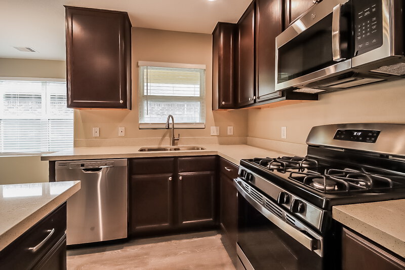 1,905/Mo, 5226 El Tigre Ln Baytown, TX 77521 Kitchen View 2