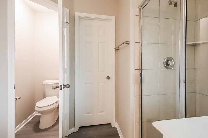 1,905/Mo, 5226 El Tigre Ln Baytown, TX 77521 Bathroom View 2