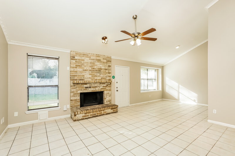 1,800/Mo, 11618 Woodbuck Trail Houston, TX 77013 Living Room View