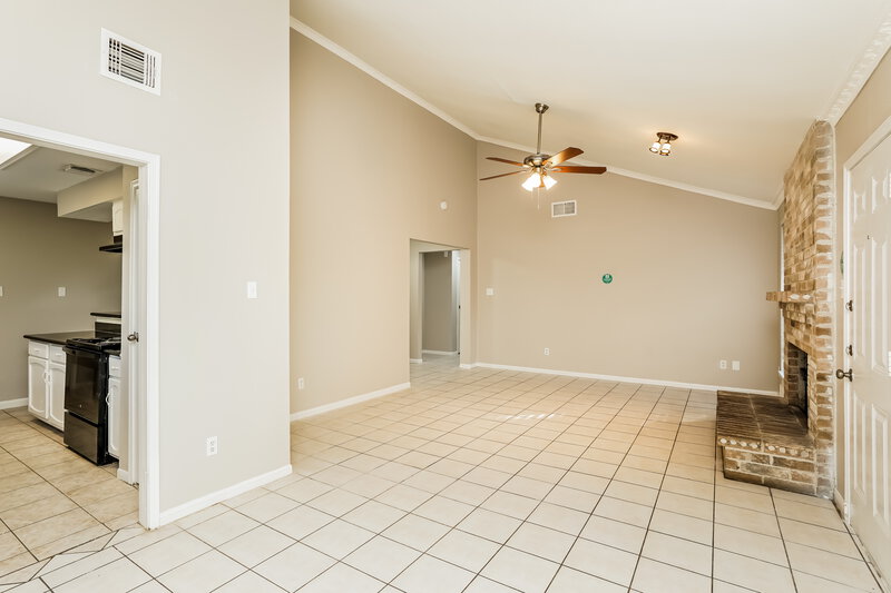 1,800/Mo, 11618 Woodbuck Trail Houston, TX 77013 Living Room View 2