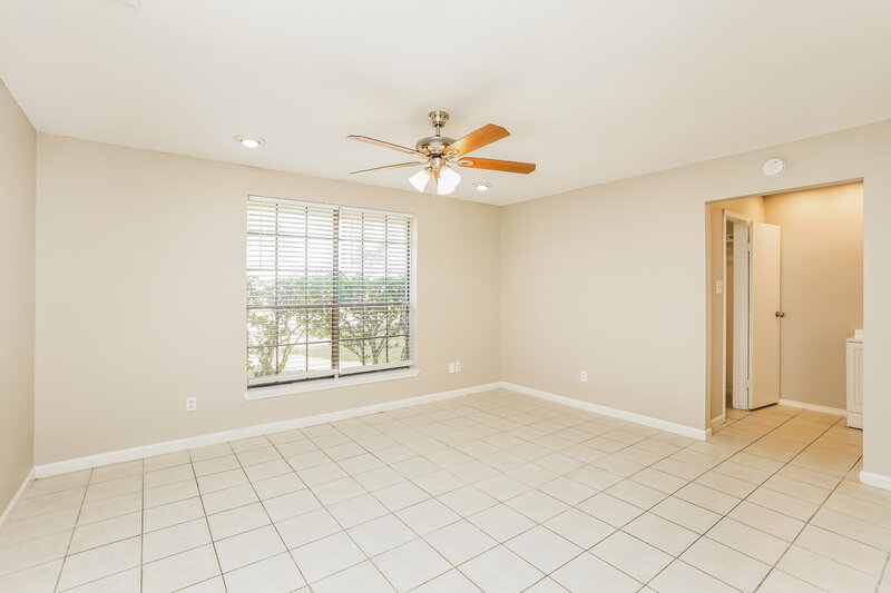 1,800/Mo, 11618 Woodbuck Trail Houston, TX 77013 Main Bedroom View