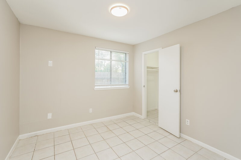 1,800/Mo, 11618 Woodbuck Trail Houston, TX 77013 Bedroom View