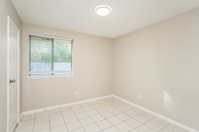 1,800/Mo, 11618 Woodbuck Trail Houston, TX 77013 Bedroom View 2