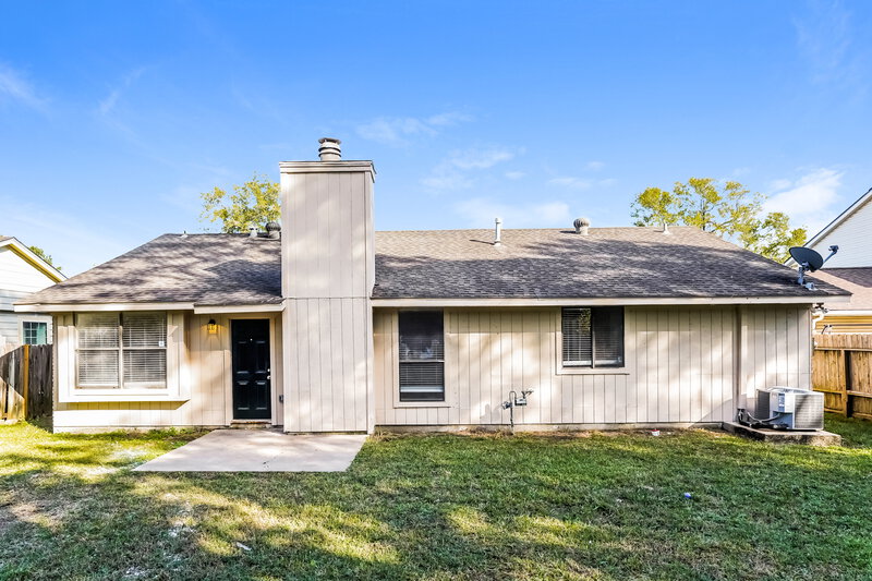 1,800/Mo, 11618 Woodbuck Trail Houston, TX 77013 Rear View