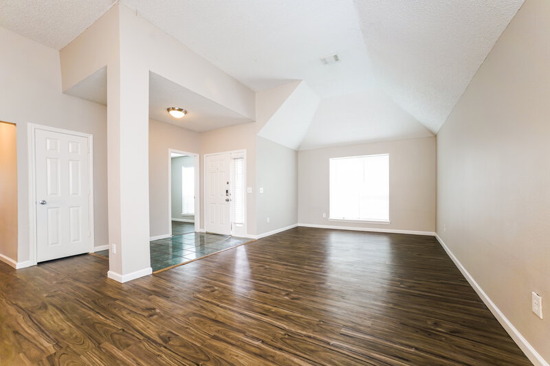 1,870/Mo, 1638 Rushworth Dr Houston, TX 77014 Living Room View