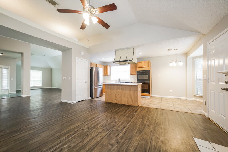 1,870/Mo, 1638 Rushworth Dr Houston, TX 77014 Living Room View 3