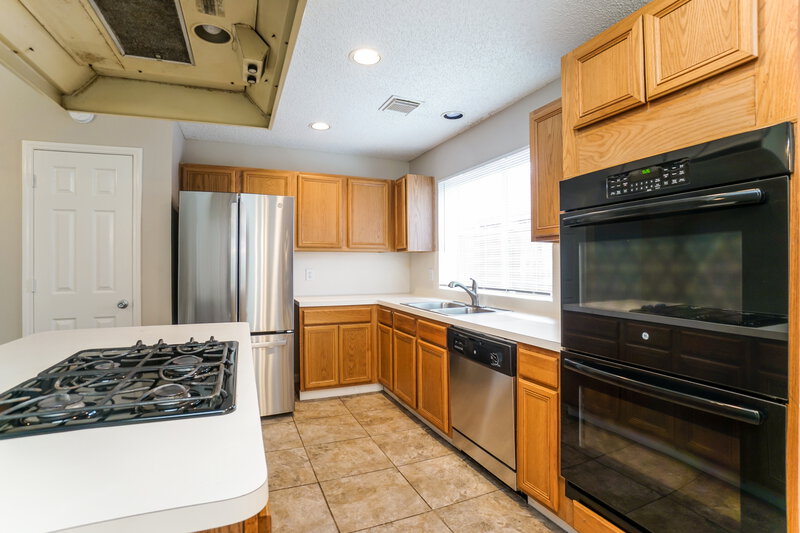 1,870/Mo, 1638 Rushworth Dr Houston, TX 77014 Kitchen View 2