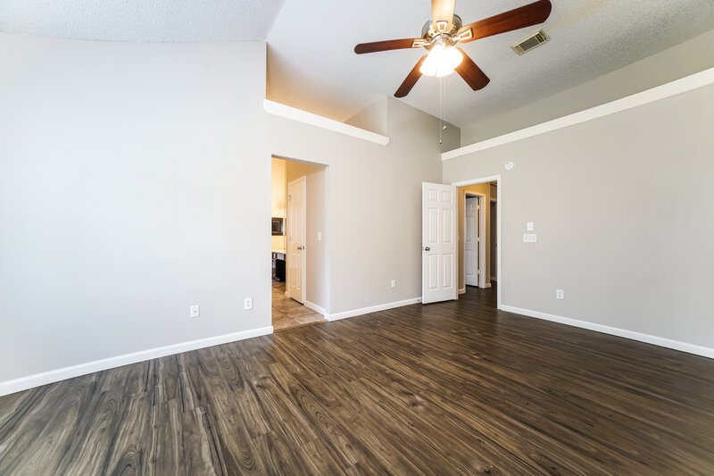 1,870/Mo, 1638 Rushworth Dr Houston, TX 77014 Main Bedroom View