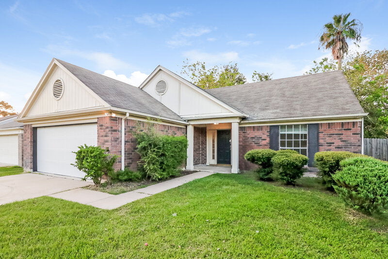 1,775/Mo, 1602 Clear Valley Dr Houston, TX 77014 Front View
