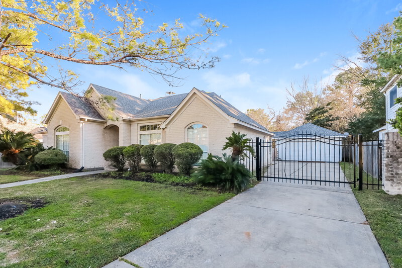 2,285/Mo, 2331 Hyland Park Houston, TX 77014 Misc View