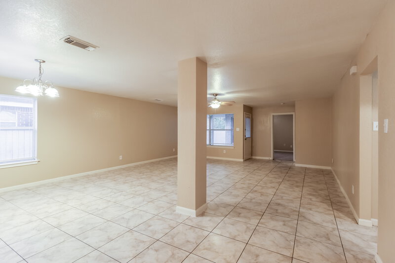 1,605/Mo, 15515 Waverly Dr Houston, TX 77032 Dining Room View 2