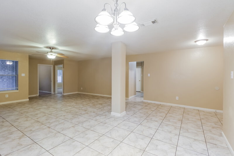 1,605/Mo, 15515 Waverly Dr Houston, TX 77032 Dining Room View 3
