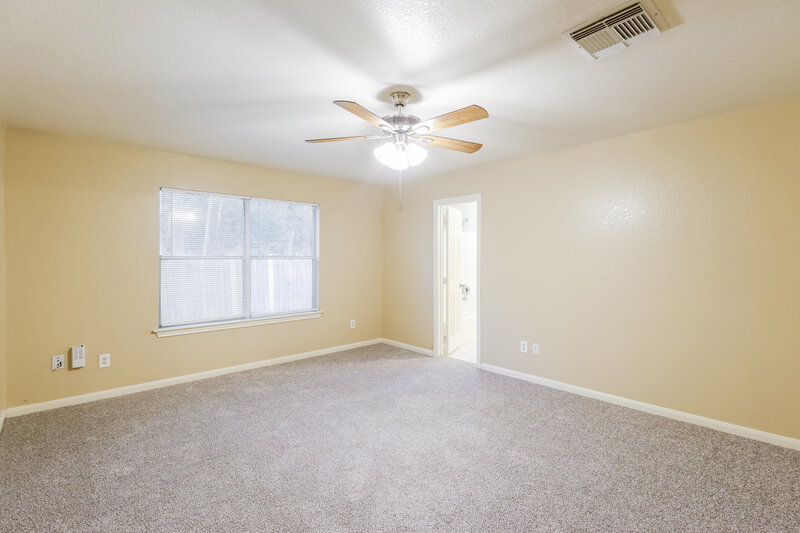 1,605/Mo, 15515 Waverly Dr Houston, TX 77032 Main Bedroom View