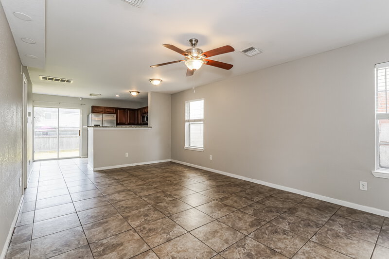 1,695/Mo, 2130 Whittier Dr Houston, TX 77032 Living Room View 2
