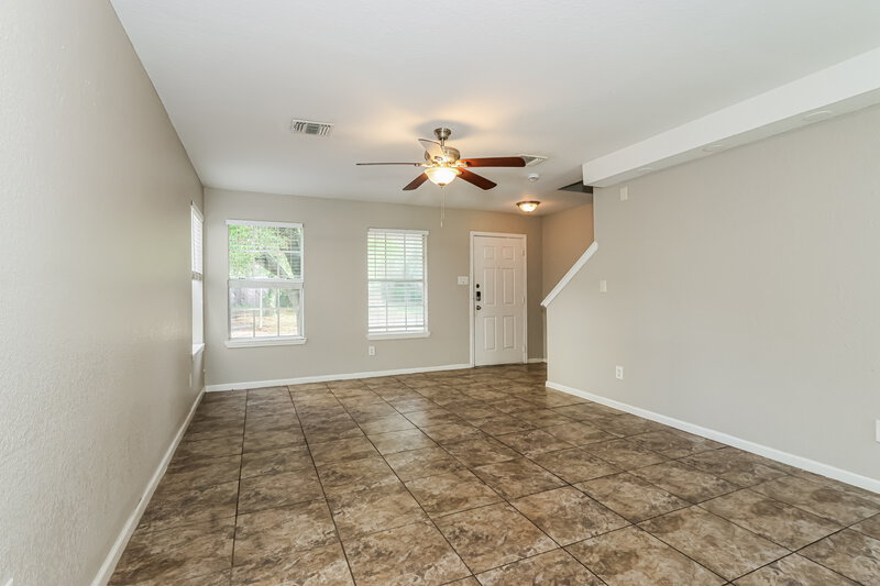 1,695/Mo, 2130 Whittier Dr Houston, TX 77032 Living Room View 4
