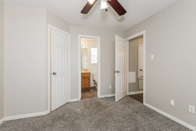 1,695/Mo, 2130 Whittier Dr Houston, TX 77032 Main Bedroom View