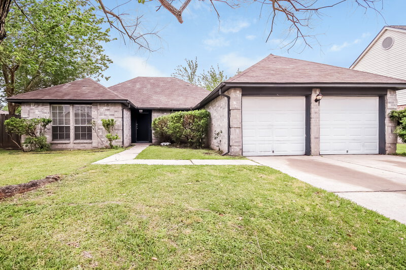 0/Mo, 2106 Wilshire Park Dr Houston, TX 77038 External View