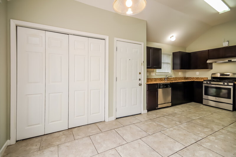 0/Mo, 2106 Wilshire Park Dr Houston, TX 77038 Dining Room View