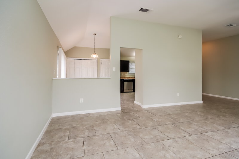 0/Mo, 2106 Wilshire Park Dr Houston, TX 77038 Dining Room View 2