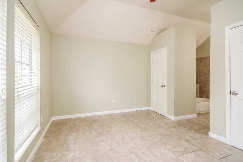 0/Mo, 2106 Wilshire Park Dr Houston, TX 77038 Main Bedroom View