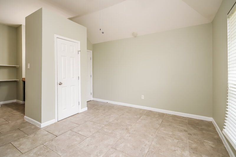 0/Mo, 2106 Wilshire Park Dr Houston, TX 77038 Main Bedroom View 2