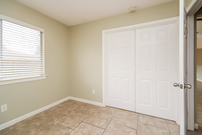 0/Mo, 2106 Wilshire Park Dr Houston, TX 77038 Bedroom View 2