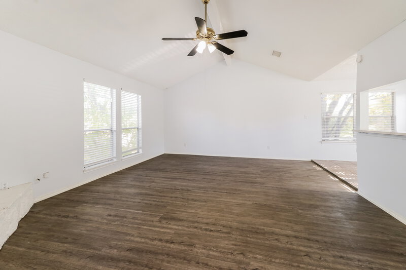 1,785/Mo, 12931 Crystal Cove Dr Houston, TX 77044 Living Room View