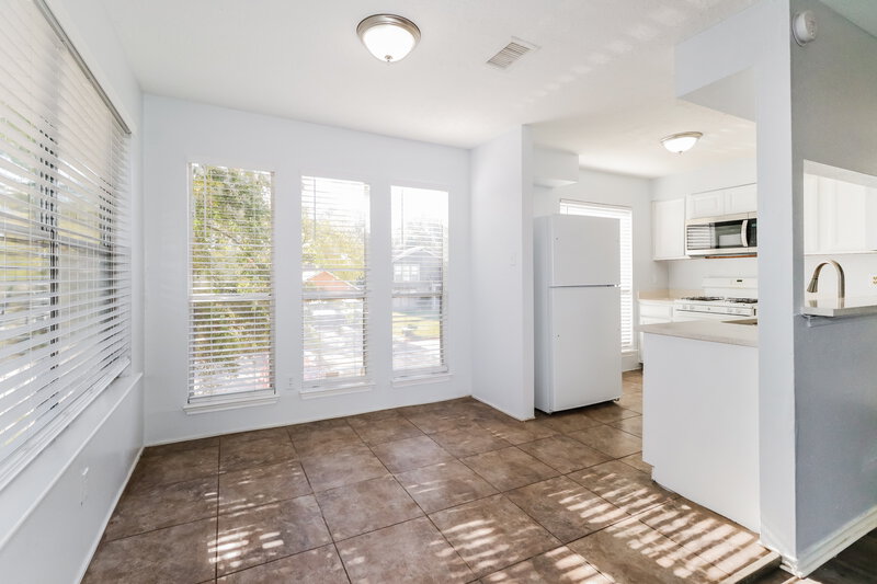 1,785/Mo, 12931 Crystal Cove Dr Houston, TX 77044 Dining Room View