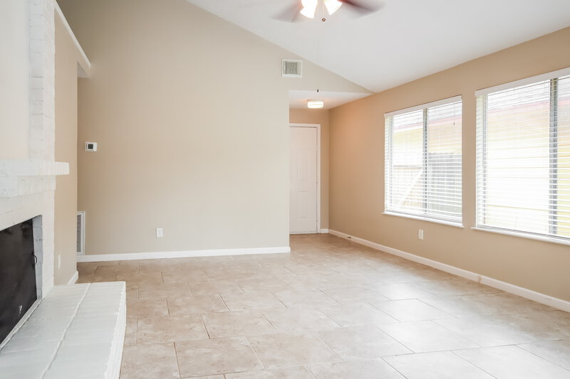 1,570/Mo, 11911 Greenglen Dr Houston, TX 77044 Living Room View