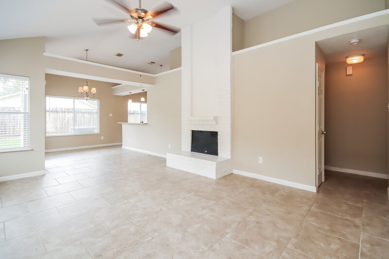 1,570/Mo, 11911 Greenglen Dr Houston, TX 77044 Living Room View 2