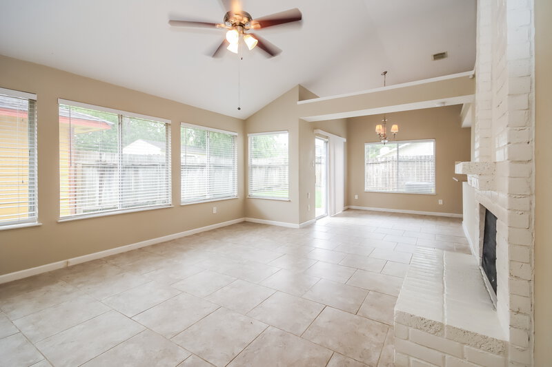 1,570/Mo, 11911 Greenglen Dr Houston, TX 77044 Living Room View 4