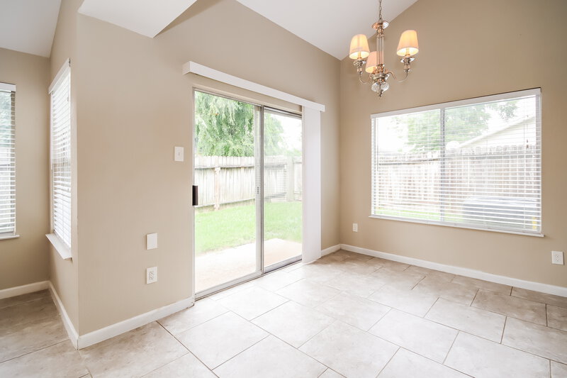 1,570/Mo, 11911 Greenglen Dr Houston, TX 77044 Dining Room View