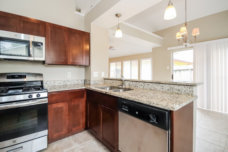 1,570/Mo, 11911 Greenglen Dr Houston, TX 77044 Kitchen View 2