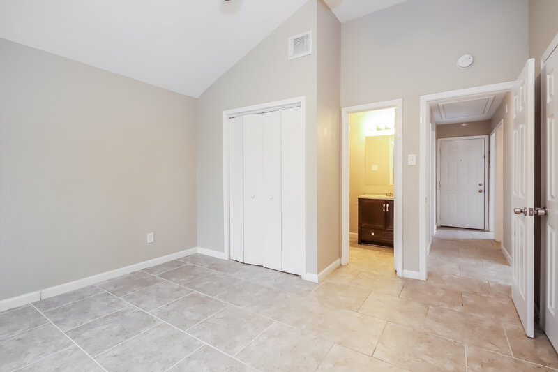 1,570/Mo, 11911 Greenglen Dr Houston, TX 77044 Main Bedroom View