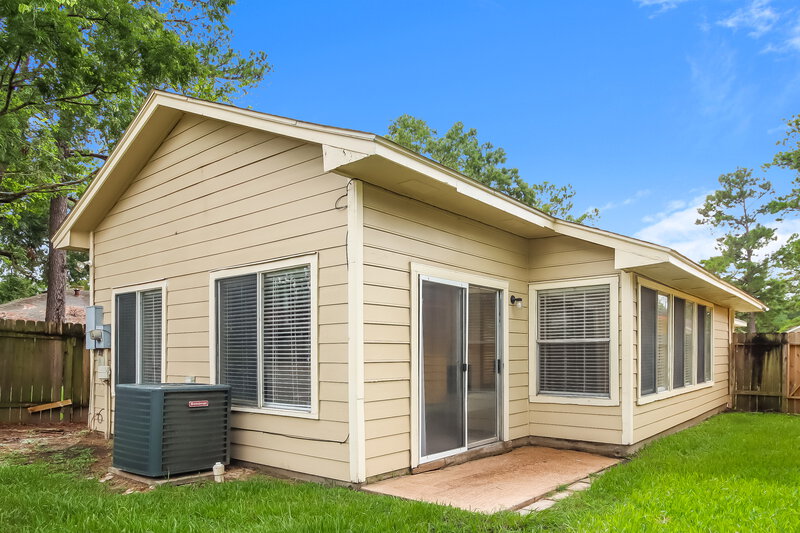 1,570/Mo, 11911 Greenglen Dr Houston, TX 77044 Rear View