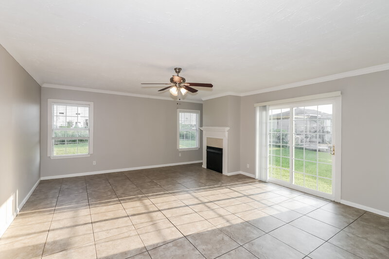 1,635/Mo, 11955 Drummond Park Dr Houston, TX 77044 Family Room View