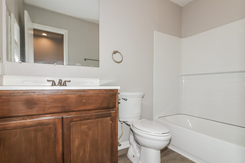 1,635/Mo, 11955 Drummond Park Dr Houston, TX 77044 Main Bathroom View