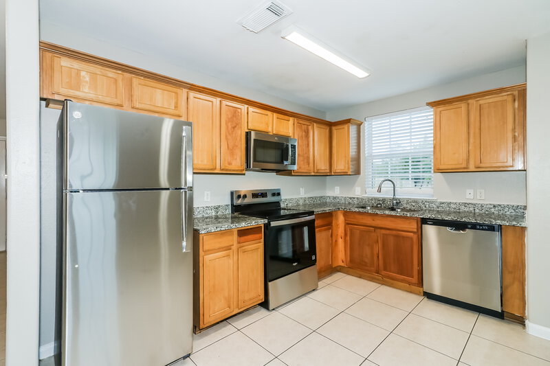 1,465/Mo, 4966 N Cancun Dr Houston, TX 77045 Kitchen View 2