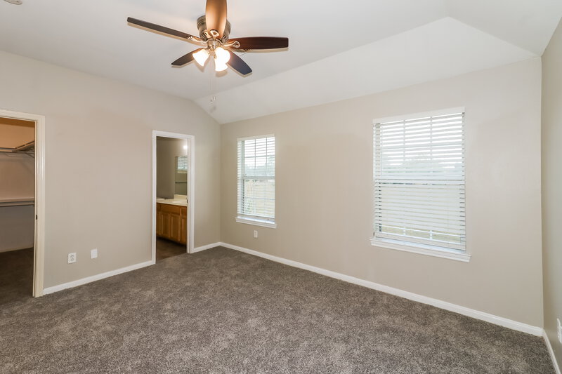 1,465/Mo, 4966 N Cancun Dr Houston, TX 77045 Main Bedroom View