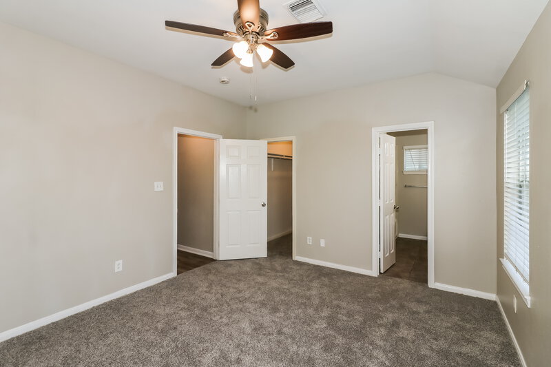 1,465/Mo, 4966 N Cancun Dr Houston, TX 77045 Main Bedroom View 2