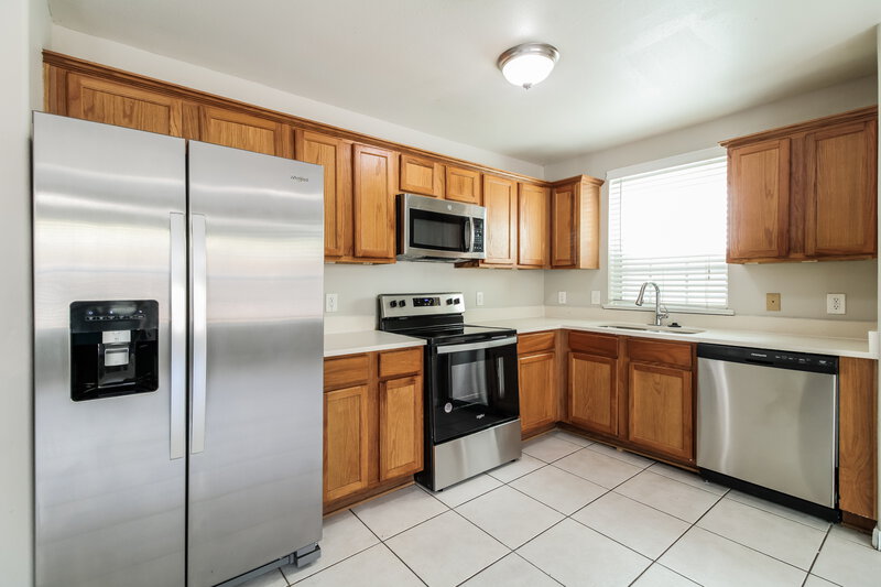 1,685/Mo, 13732 W Cancun Dr Houston, TX 77045 Kitchen View