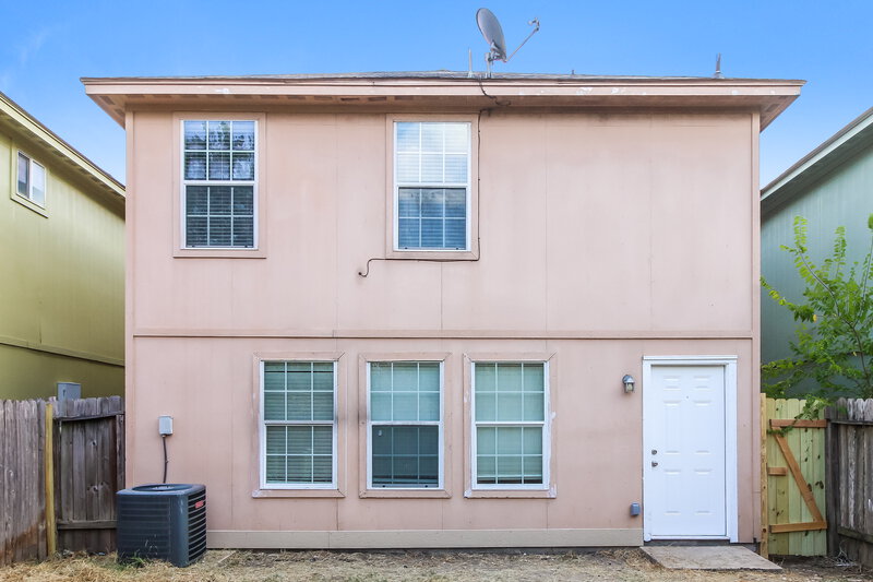 1,685/Mo, 13732 W Cancun Dr Houston, TX 77045 Rear View 2