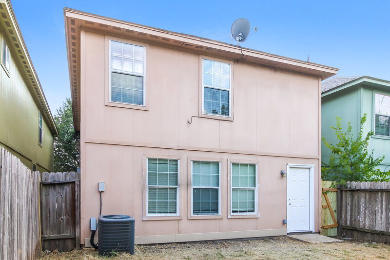 1,685/Mo, 13732 W Cancun Dr Houston, TX 77045 Rear View 3