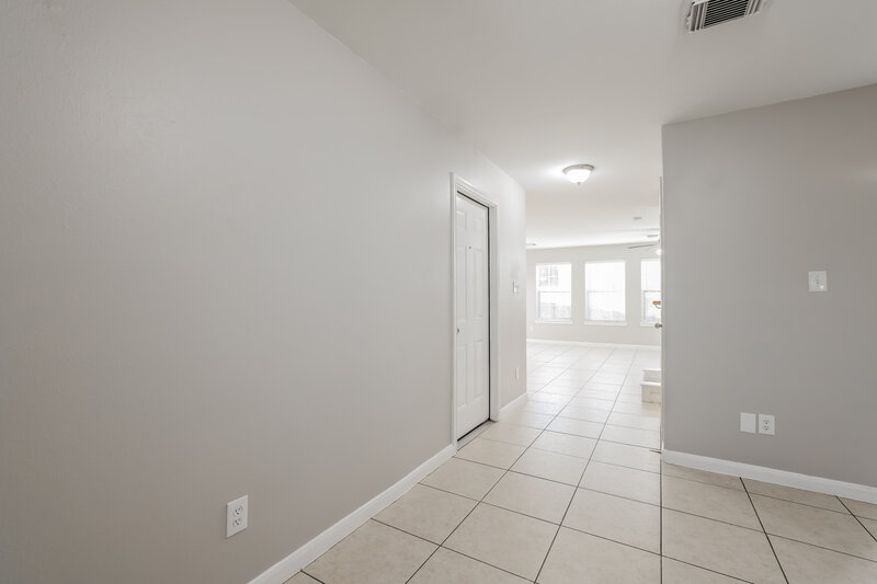 1,710/Mo, 4915 N Cancun Dr Houston, TX 77045 Living Room View 2