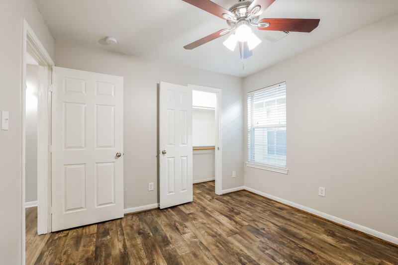 1,710/Mo, 4915 N Cancun Dr Houston, TX 77045 Bedroom View 2