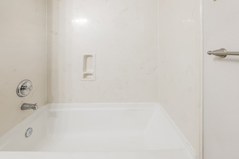 1,710/Mo, 4915 N Cancun Dr Houston, TX 77045 Bathroom View